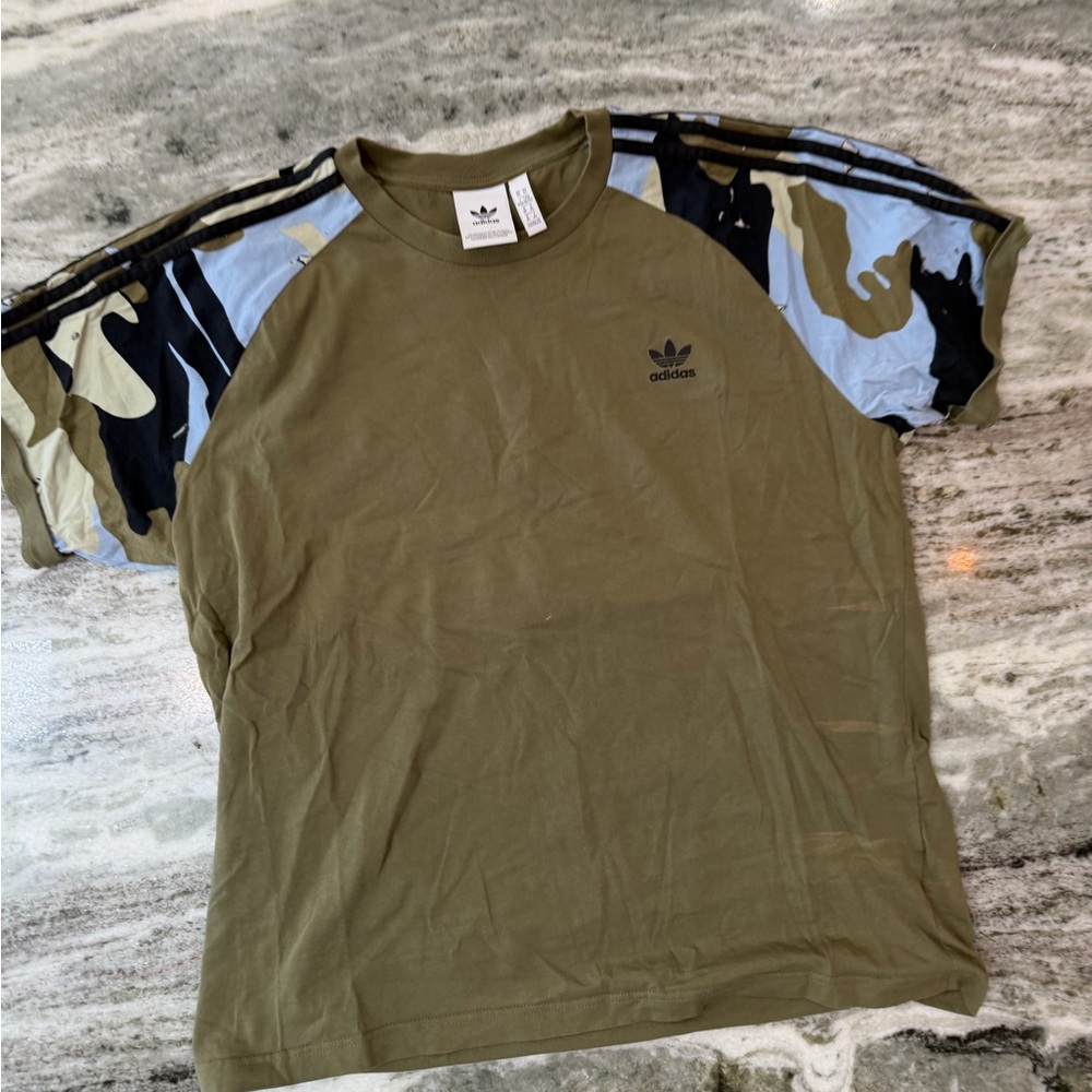 Adidas Men's Olive and Camo Short Sleeve Tee - Picture 4 of 5